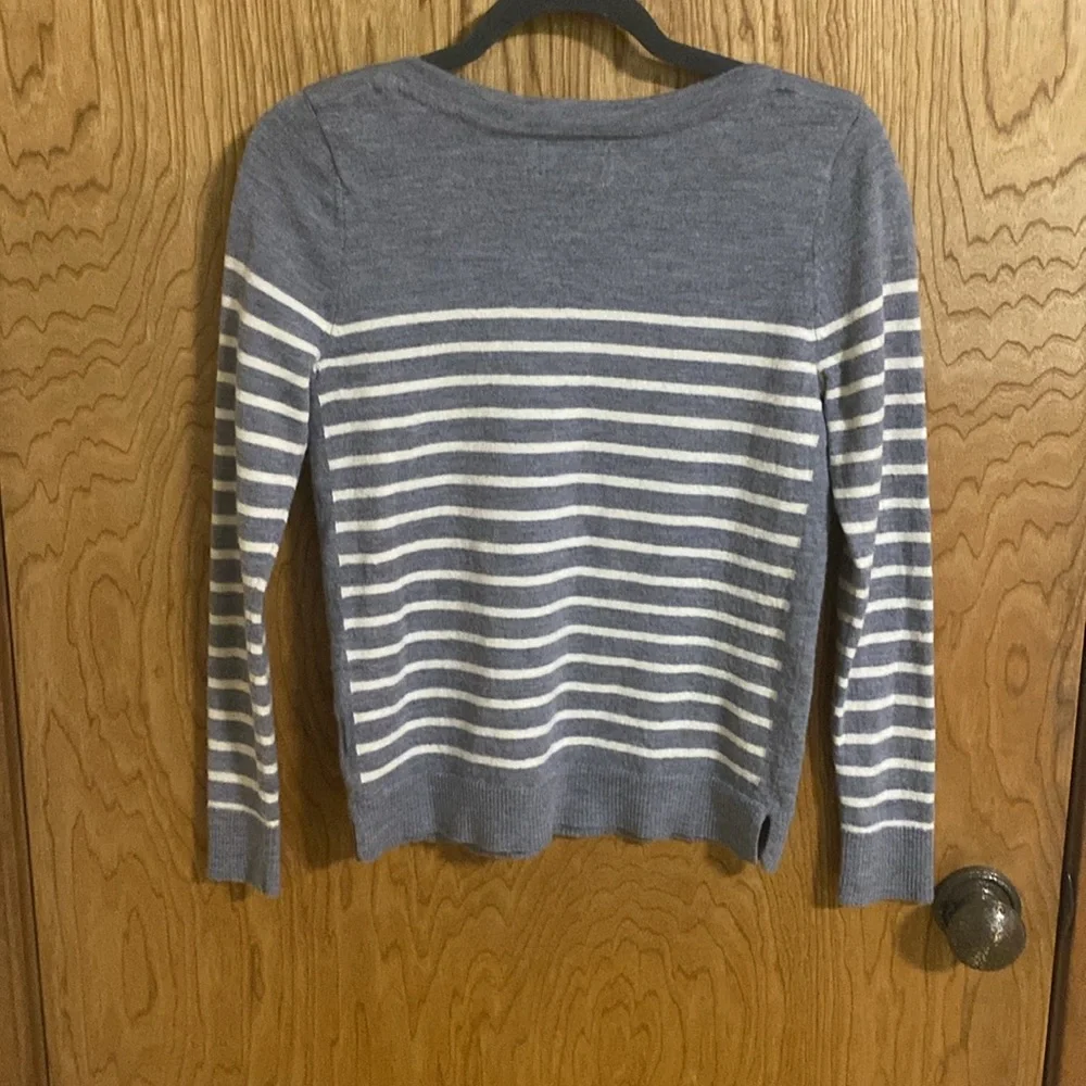 Jones New York Large 100% Extra Fine Merino Wool Gray and White Good Condition